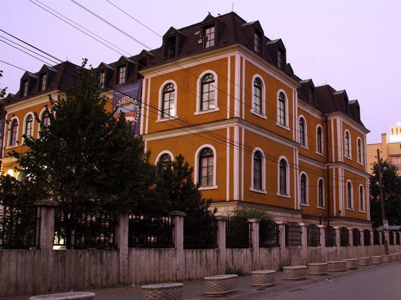 Hotel Parlament Pristina Exterior foto